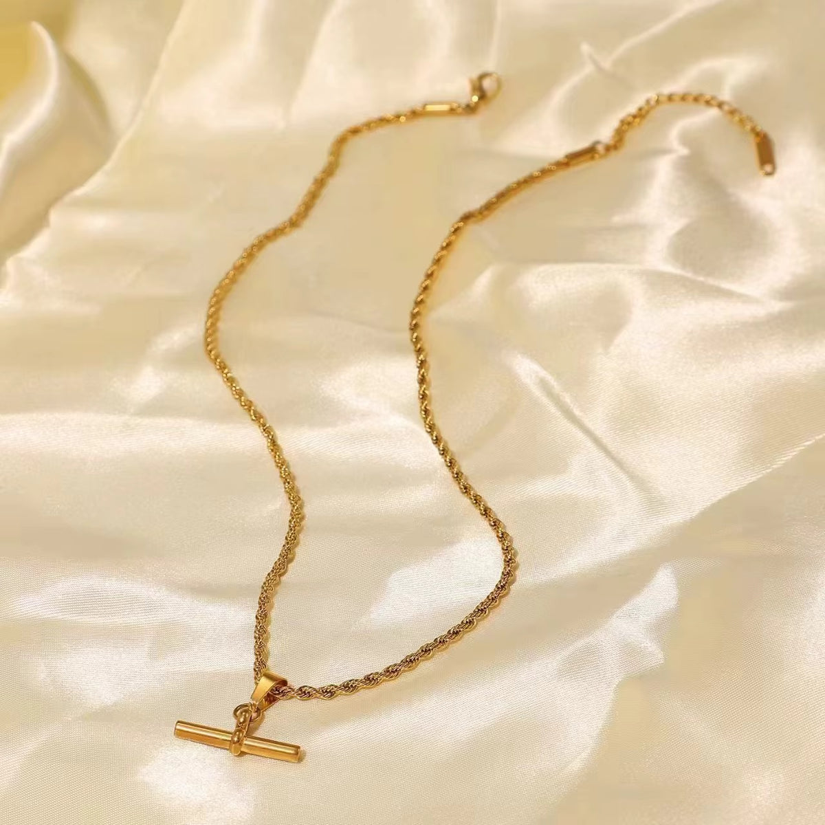 The Verona T-Bar Necklace