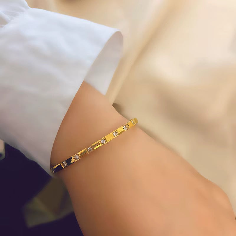 The Lustre Bangle